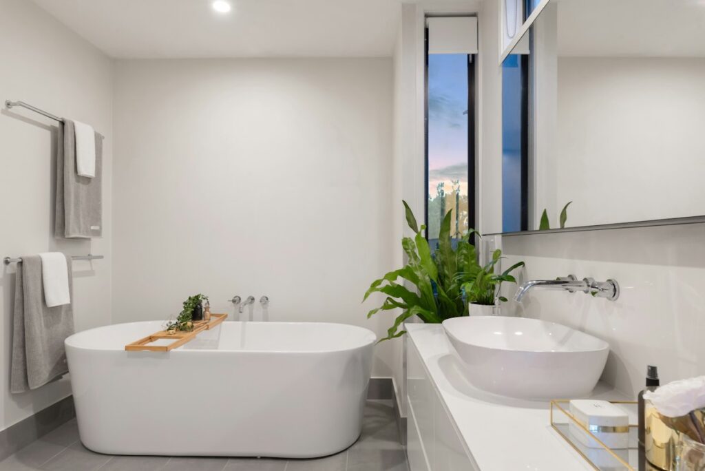 Baño con bañera exenta